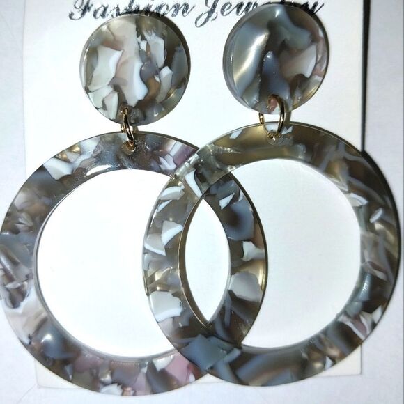 Trendy Acrylic Resin Earrings - Picture 4 of 5